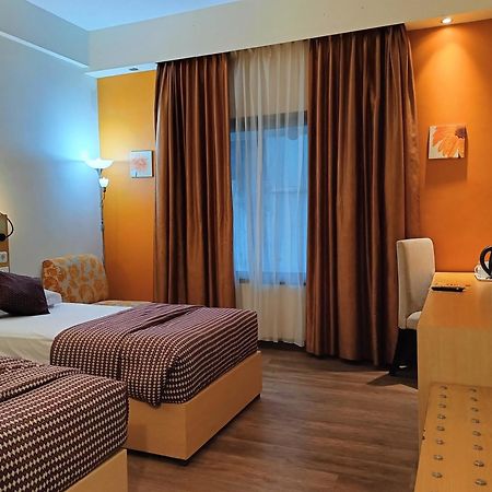 Lux Tychi Hotel Malang Exterior photo