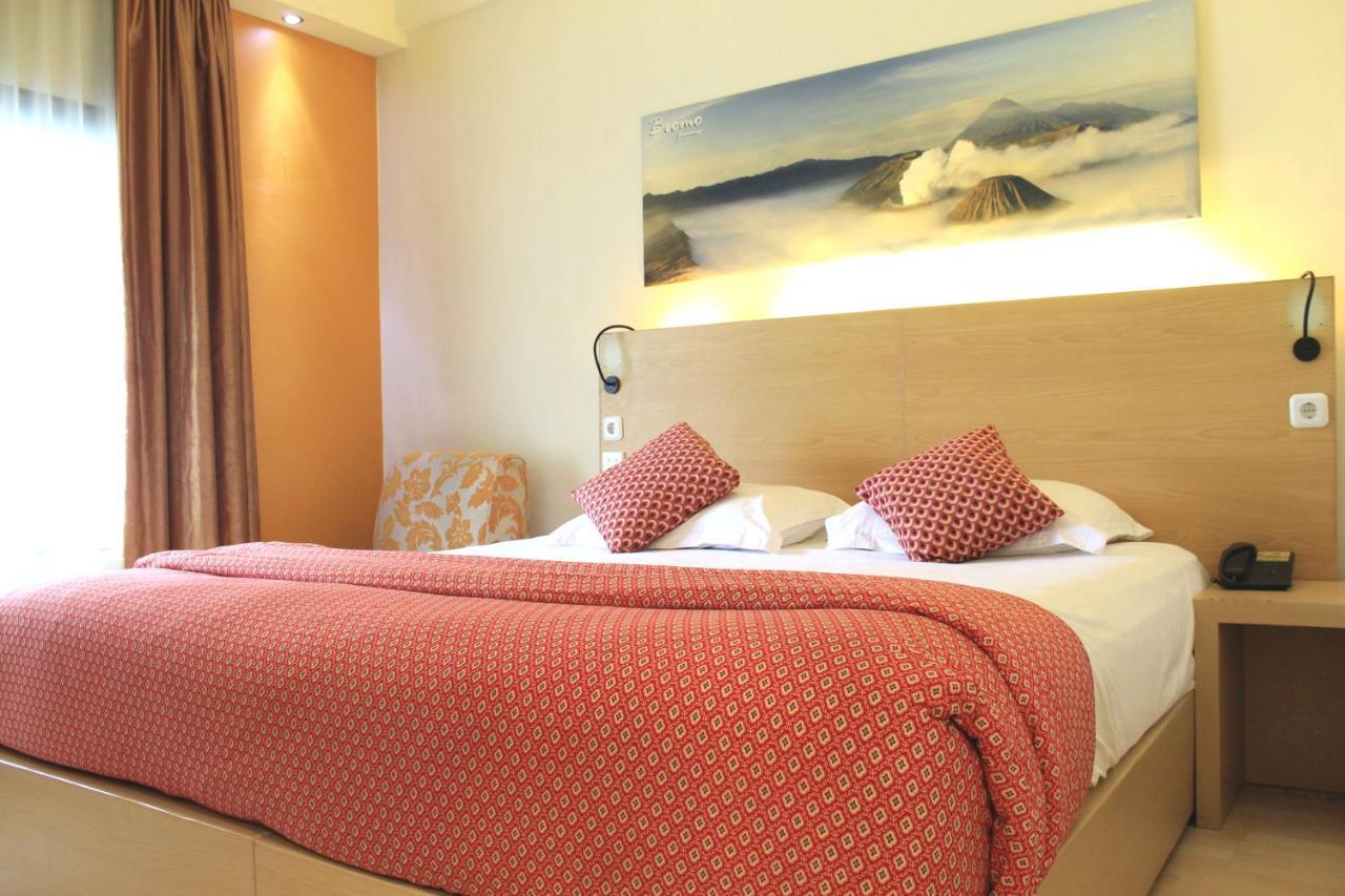 Lux Tychi Hotel Malang Exterior photo