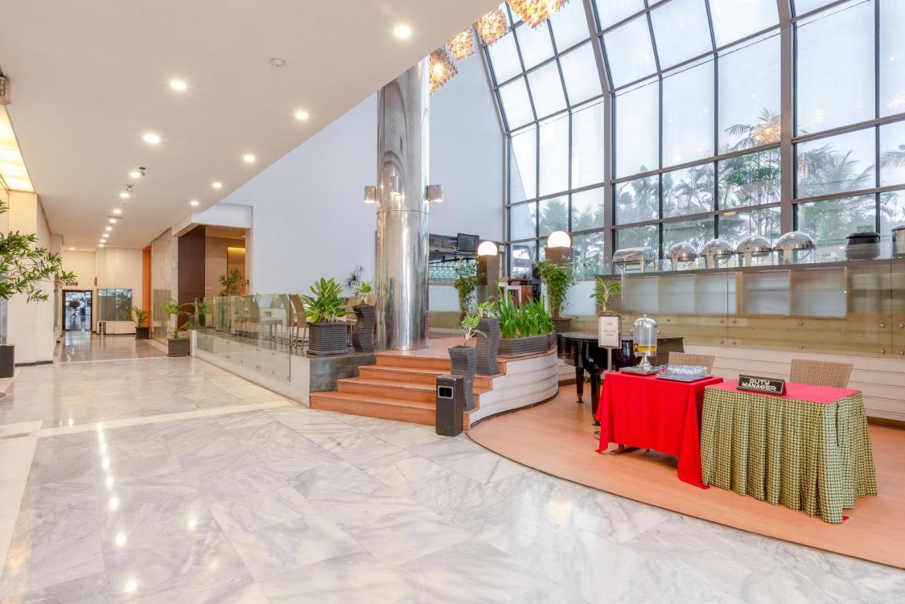 Lux Tychi Hotel Malang Exterior photo