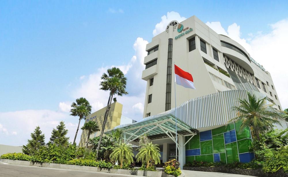 Lux Tychi Hotel Malang Exterior photo