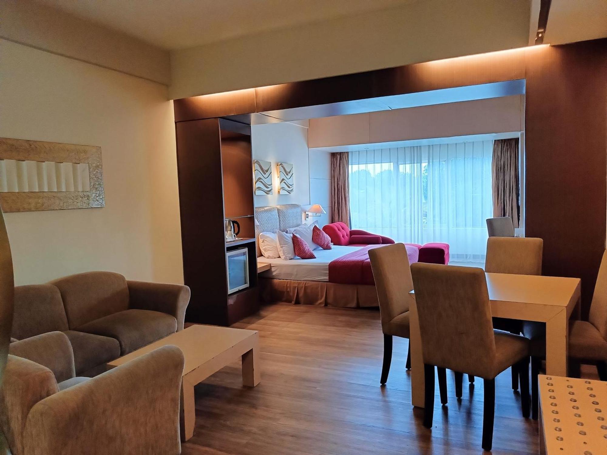 Lux Tychi Hotel Malang Exterior photo