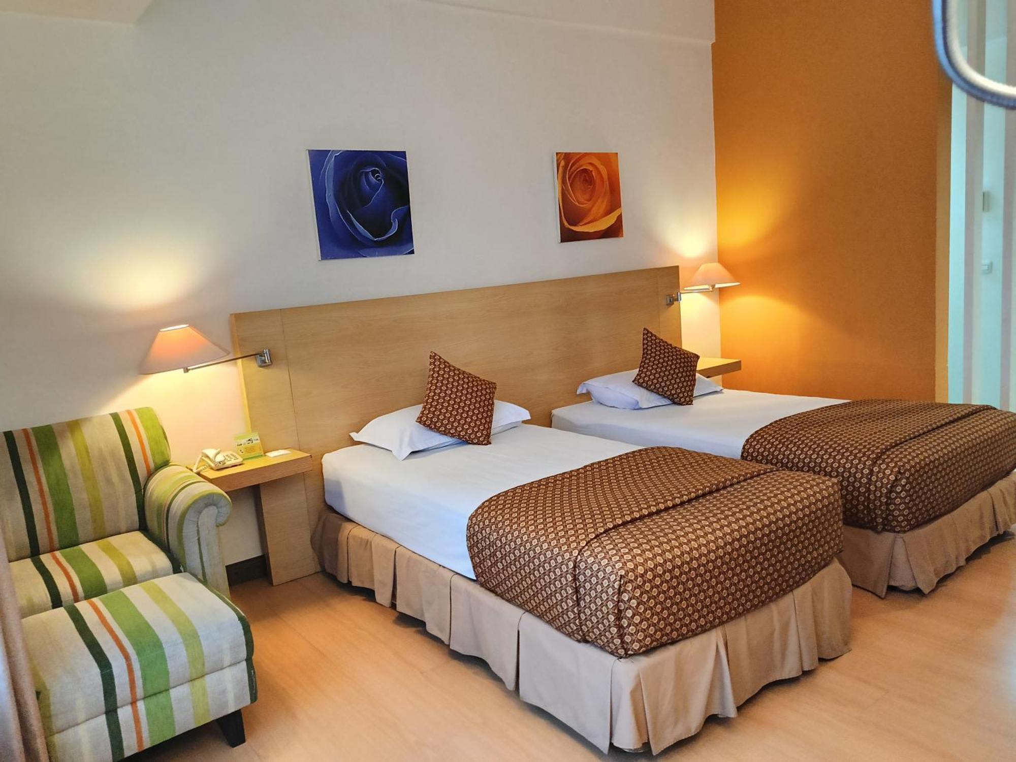 Lux Tychi Hotel Malang Exterior photo