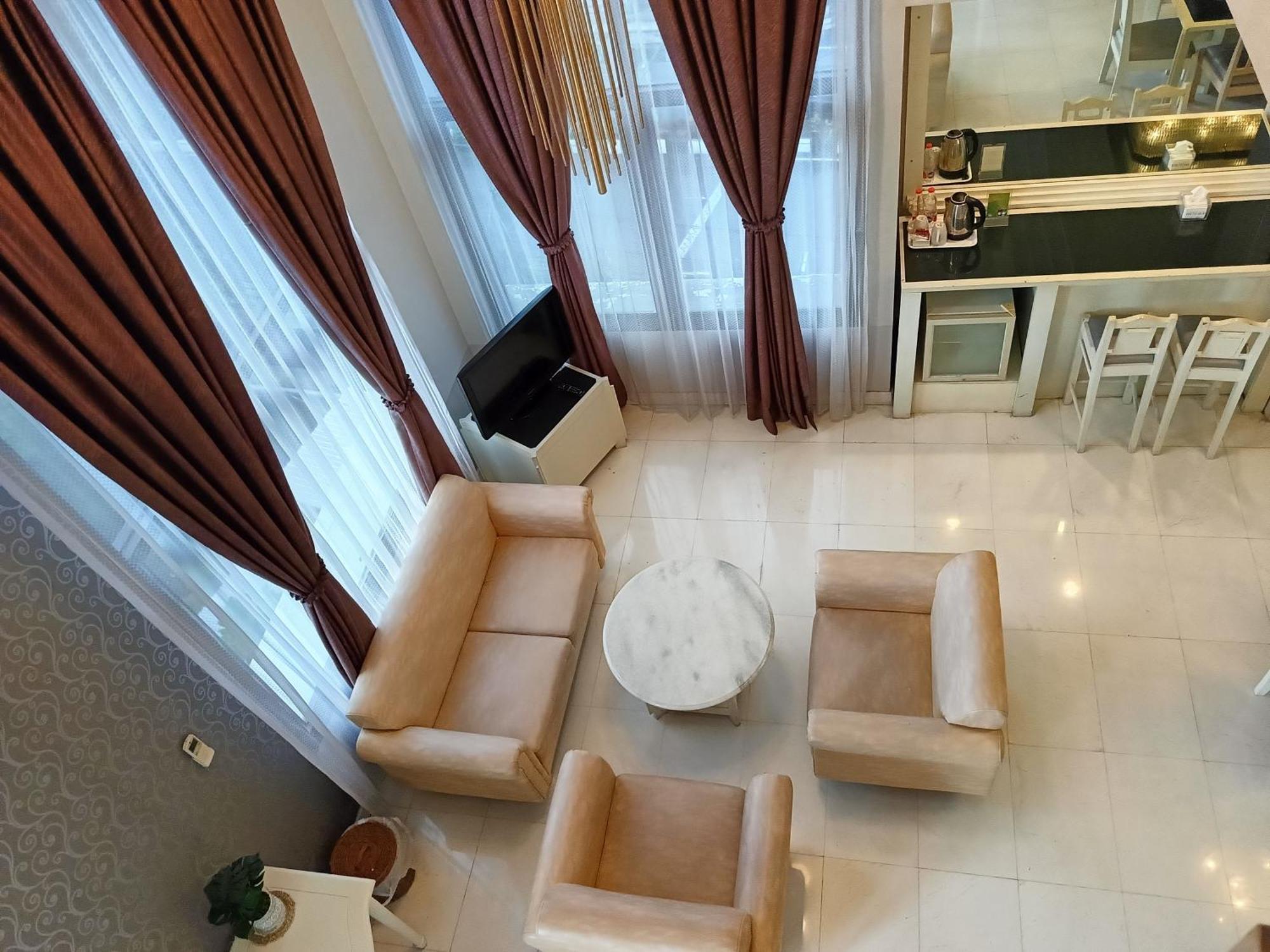 Lux Tychi Hotel Malang Exterior photo