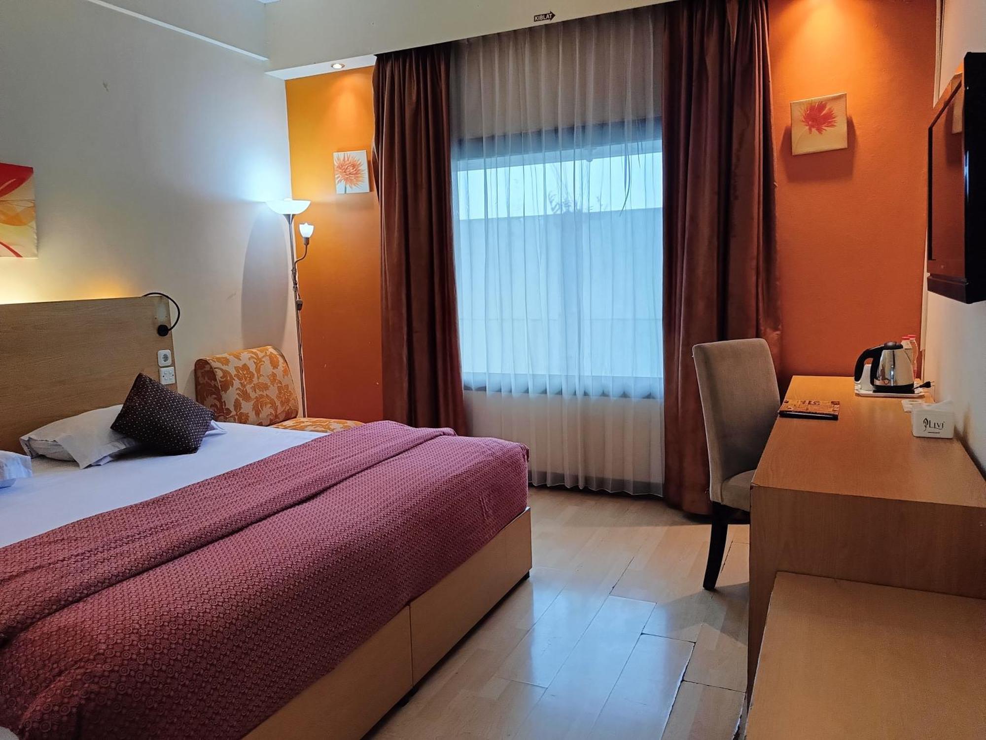 Lux Tychi Hotel Malang Exterior photo